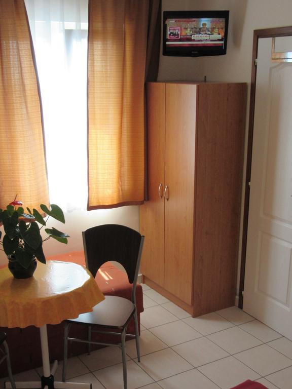 Suele Apartments & Rooms Balatonfured Ruang foto