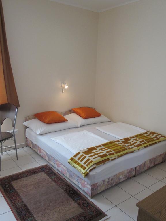Suele Apartments & Rooms Balatonfured Bagian luar foto