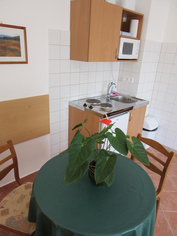 Suele Apartments & Rooms Balatonfured Ruang foto