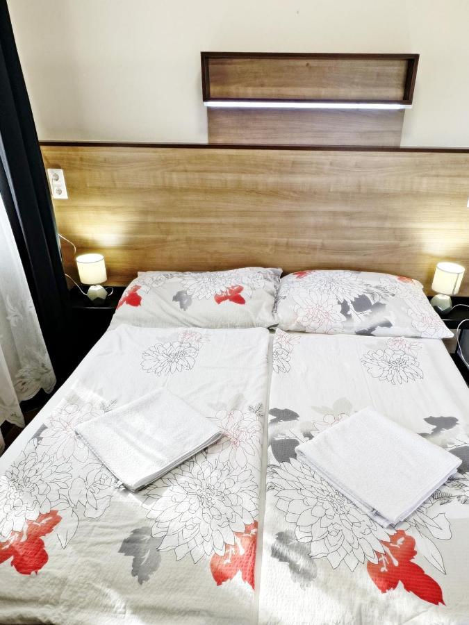 Suele Apartments & Rooms Balatonfured Bagian luar foto