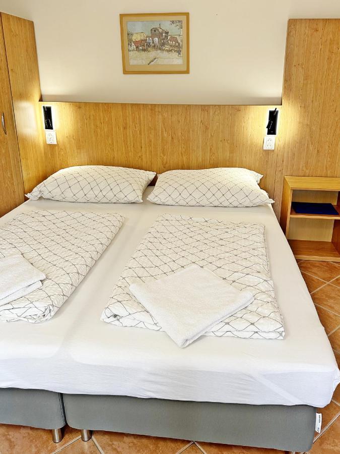 Suele Apartments & Rooms Balatonfured Bagian luar foto