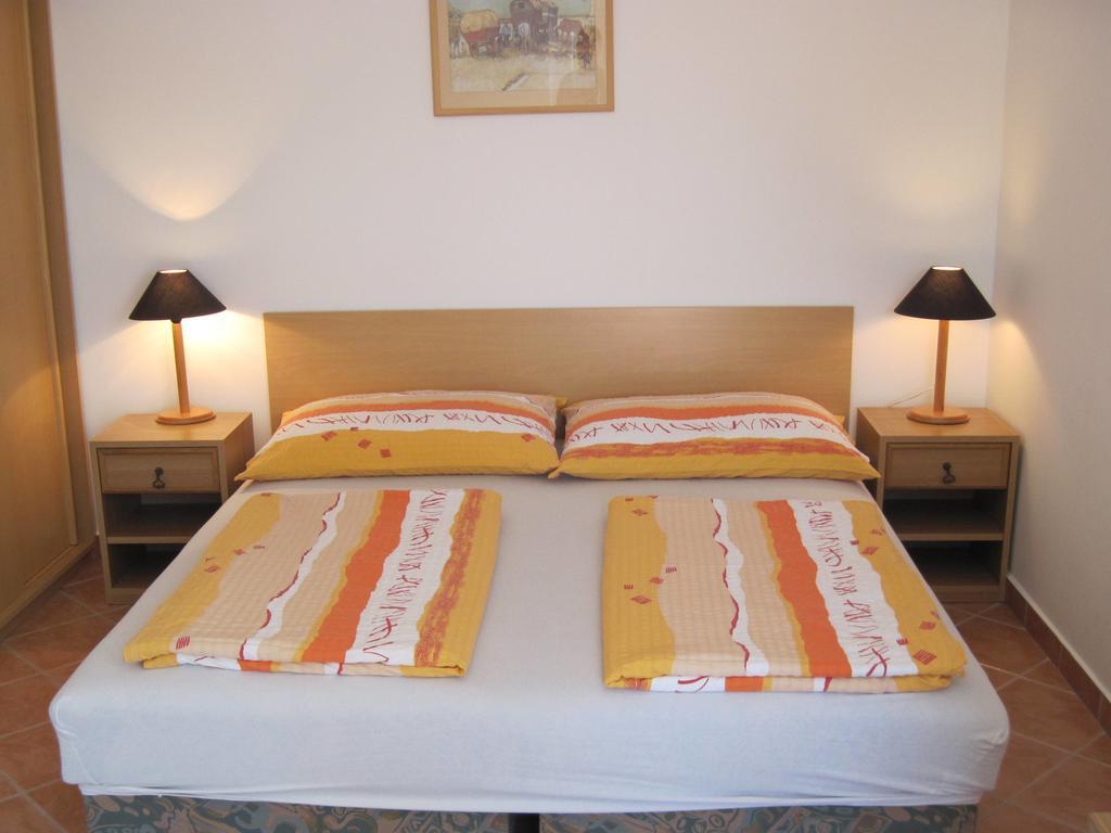 Suele Apartments & Rooms Balatonfured Ruang foto