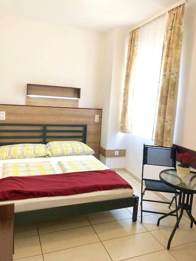 Suele Apartments & Rooms Balatonfured Bagian luar foto